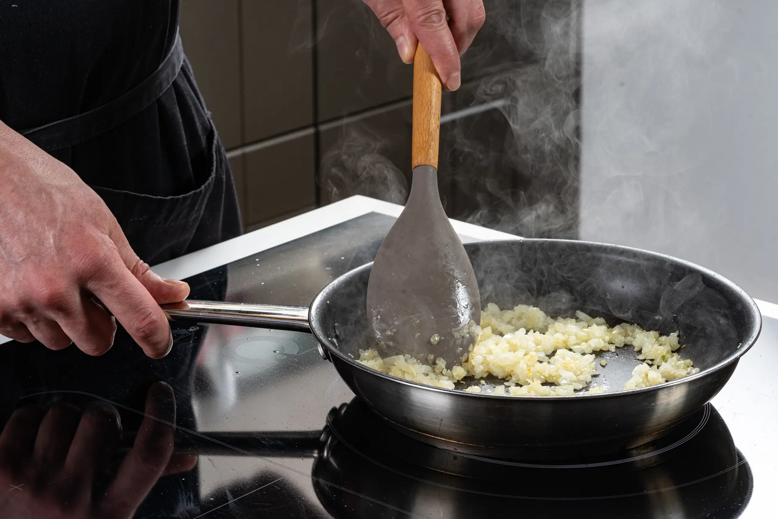 Шаг 4: Котлеты из гречки с луком и пармезаном