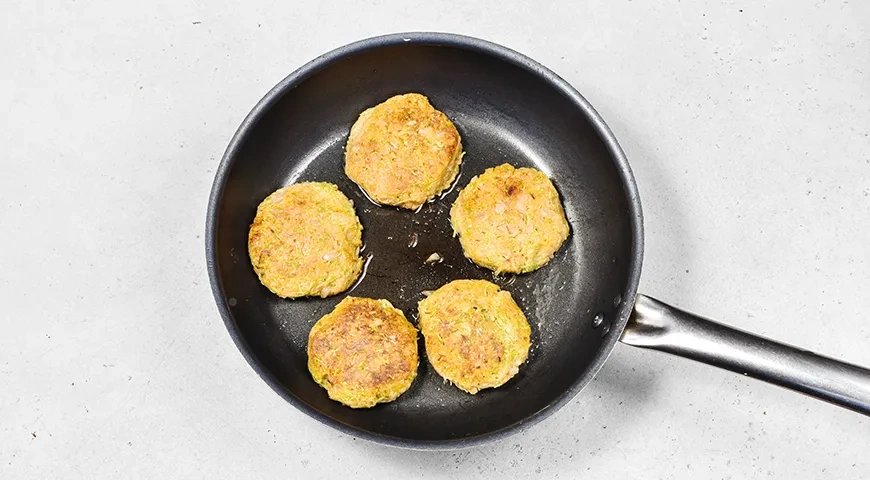 Котлеты из кабачка и картошки: шаг 4