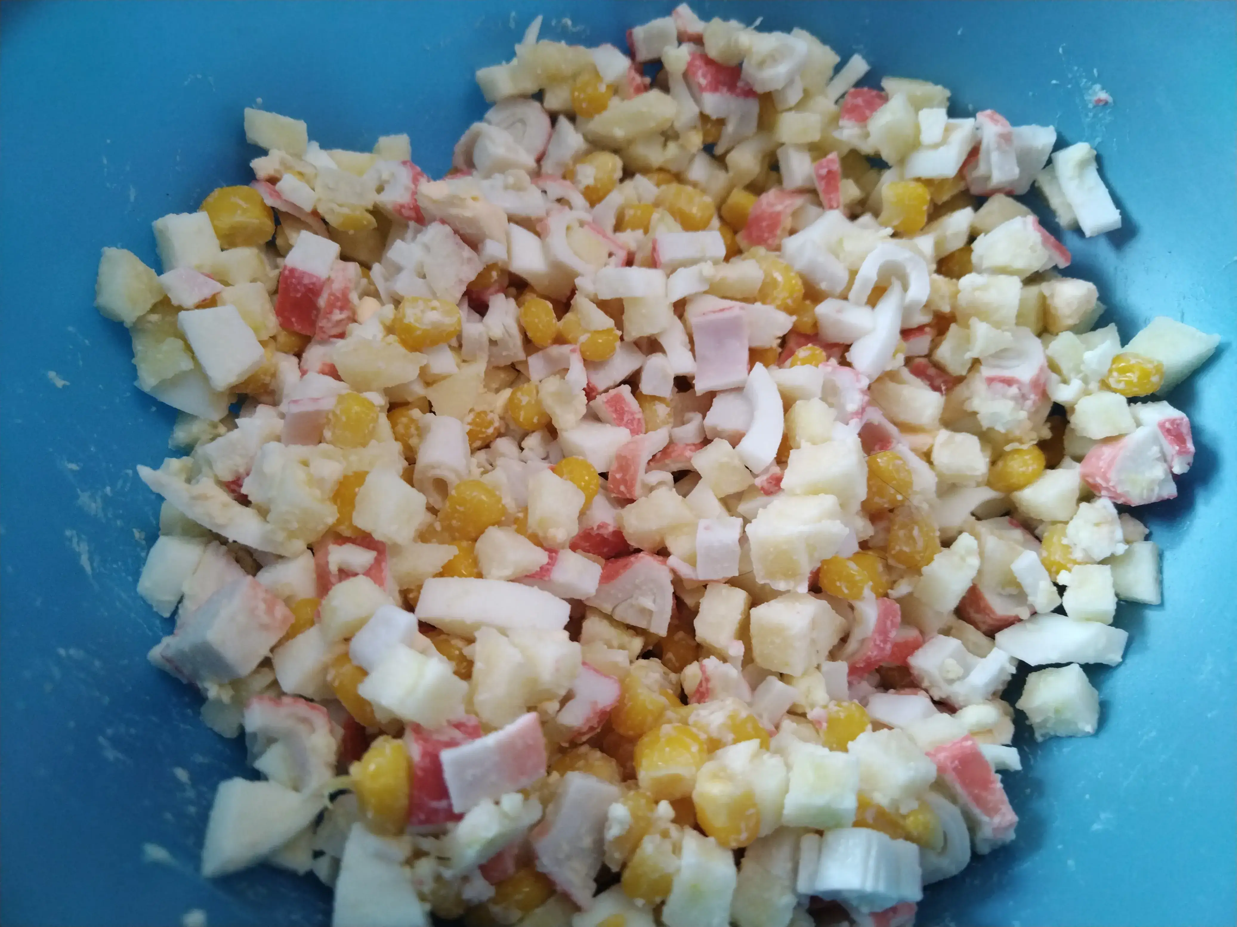 Крабовый салат с яблоком: шаг 4