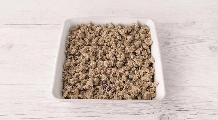 Крамбл из замороженных ягод: шаг 4