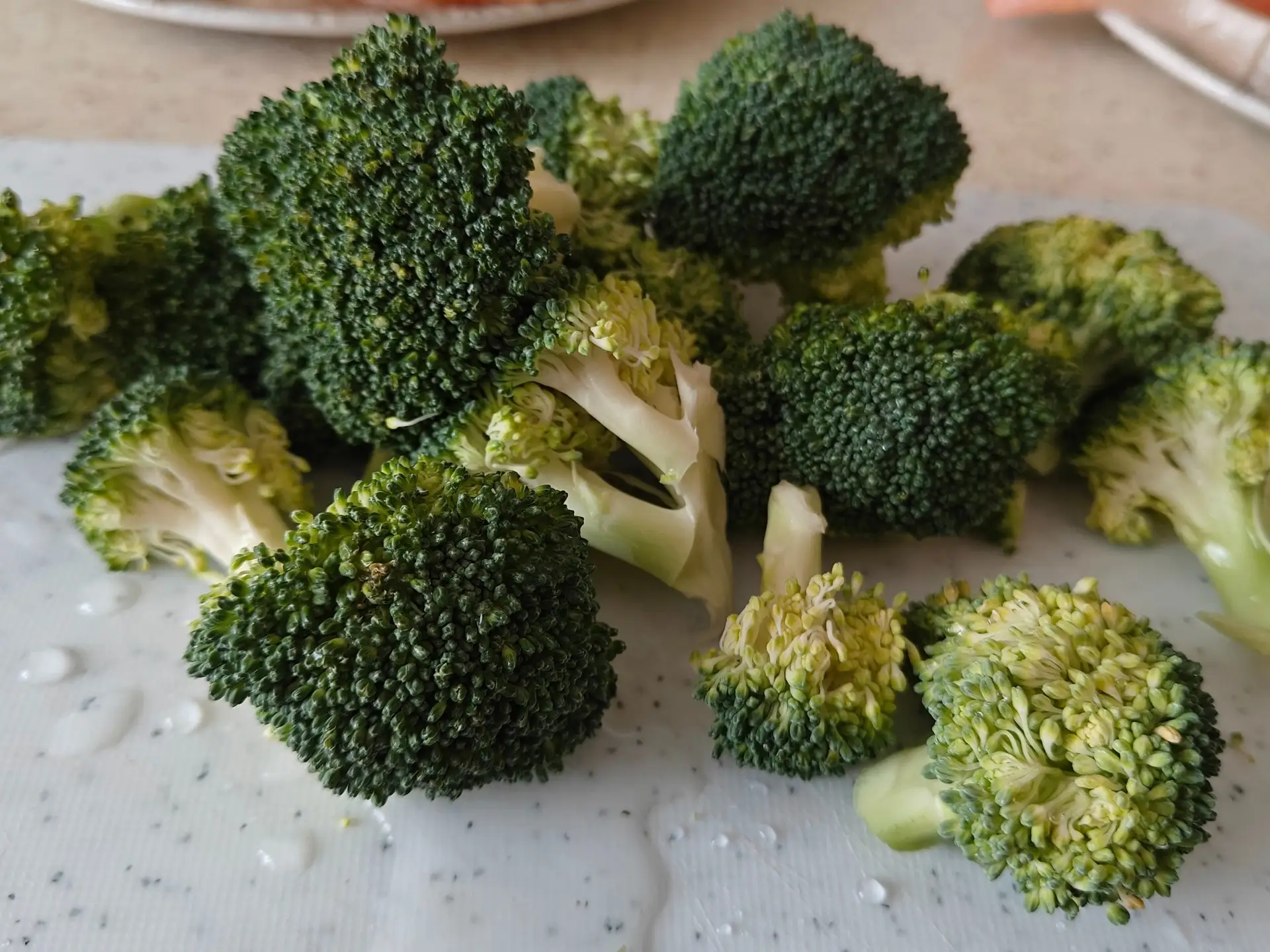 Шаг 4: Красная рыба с брокколи в сливочном соусе