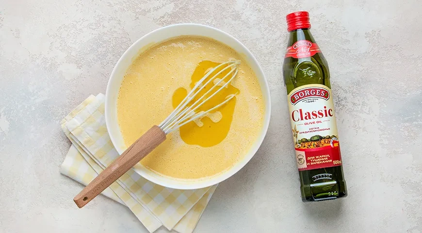 Кукурузные блинчики с куркумой и карамелизованными ананасами: шаг 4