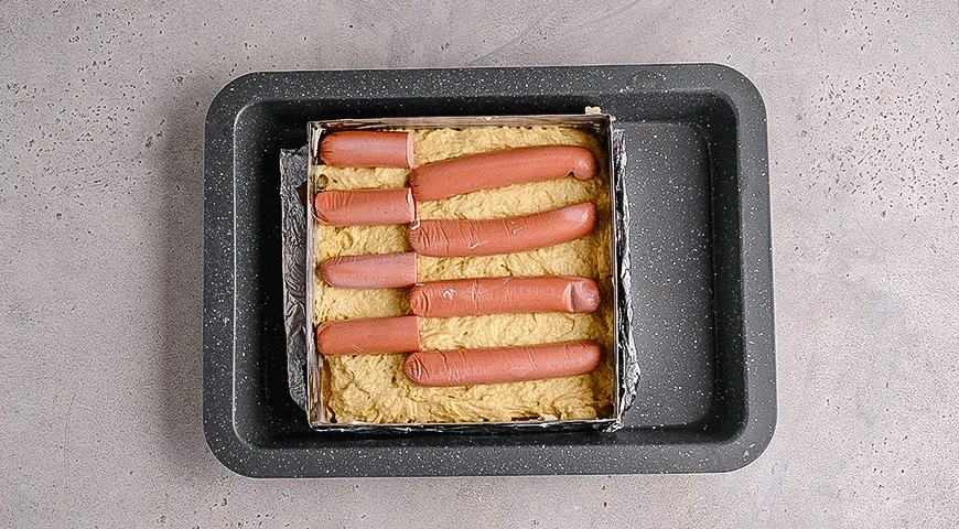 Кукурузные кексы с сосисками: шаг 4