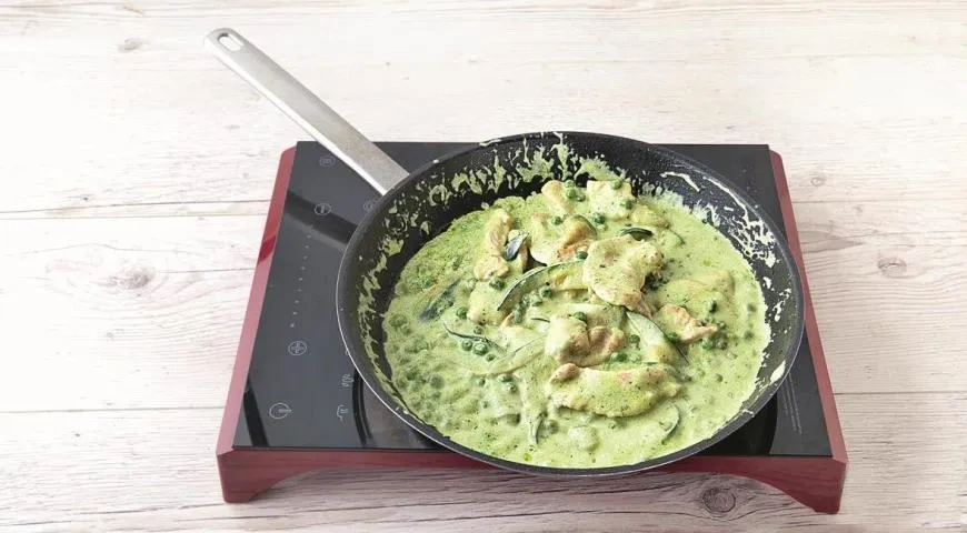 Куриное филе с горошком и цукини: шаг 4