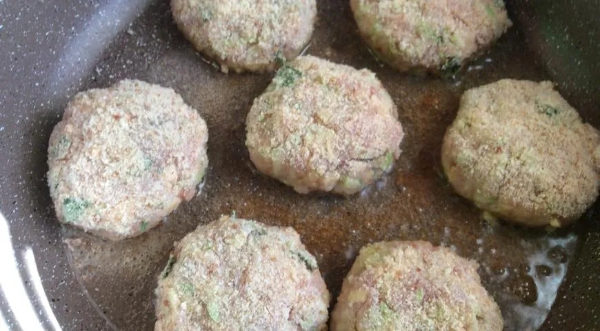 Куриные котлеты с кабачком: шаг 4