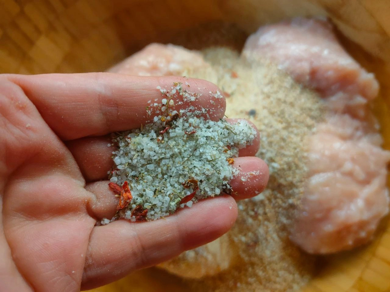 Шаг 4: Куриные котлеты с яйцом и сыром