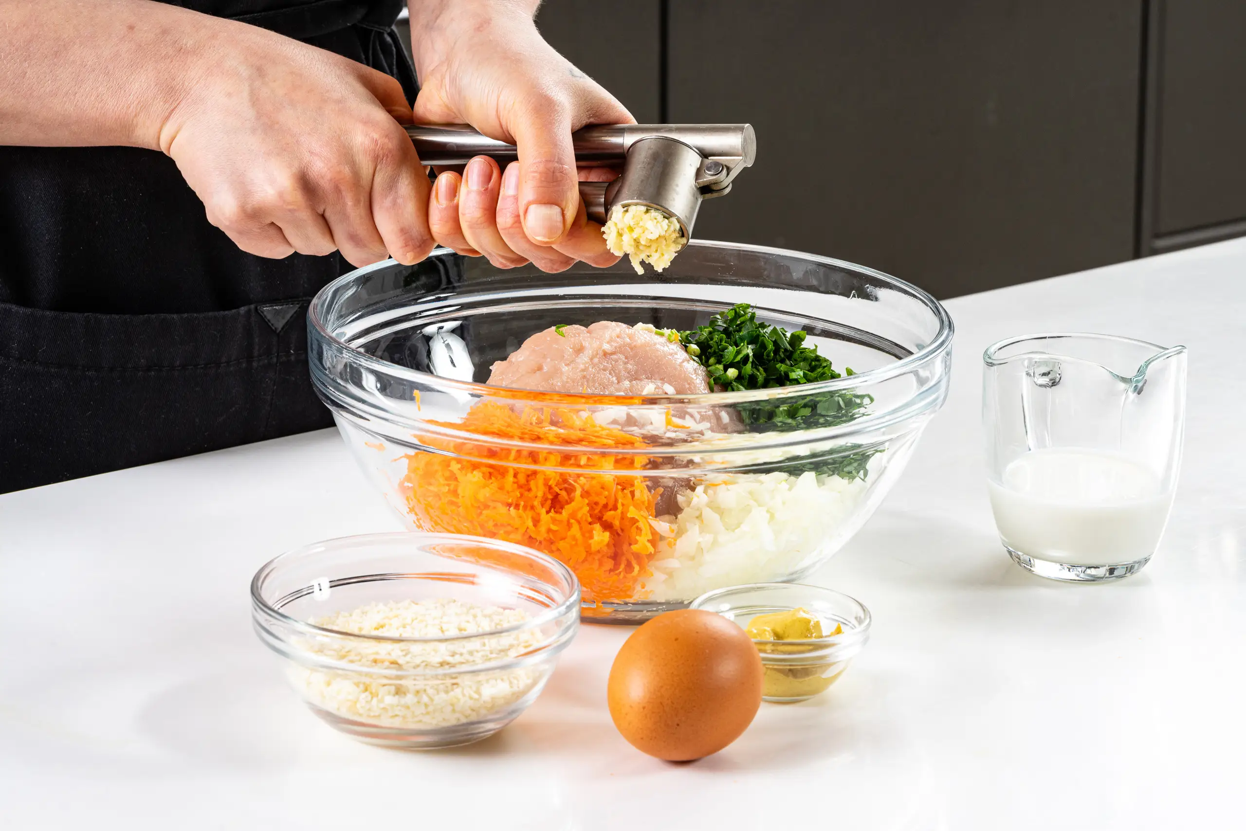 Шаг 4: Куриные котлеты в духовке с перечным соусом