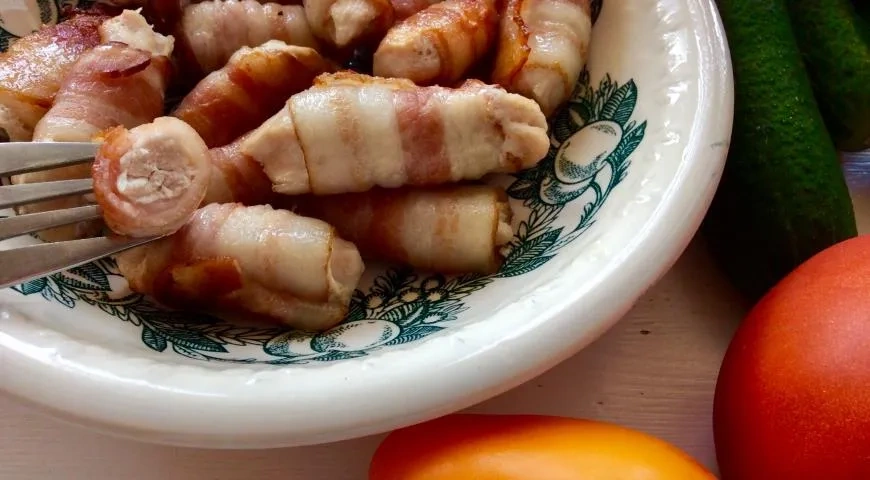 Куриные мини-рулетики с беконом: шаг 4