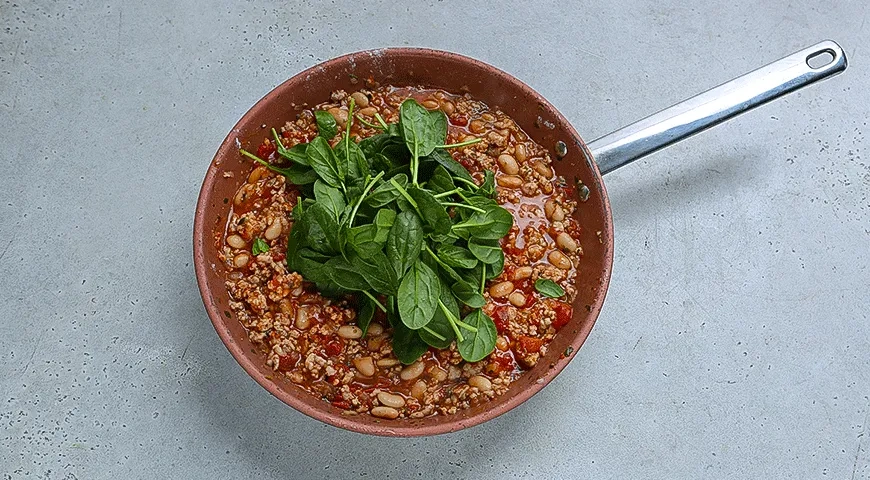 Куриный фарш с фасолью и шпинатом: шаг 4