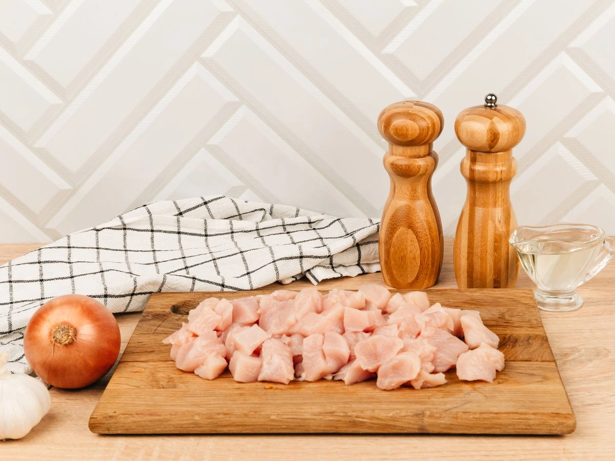 Шаг 4: Курица тушёная с овощами