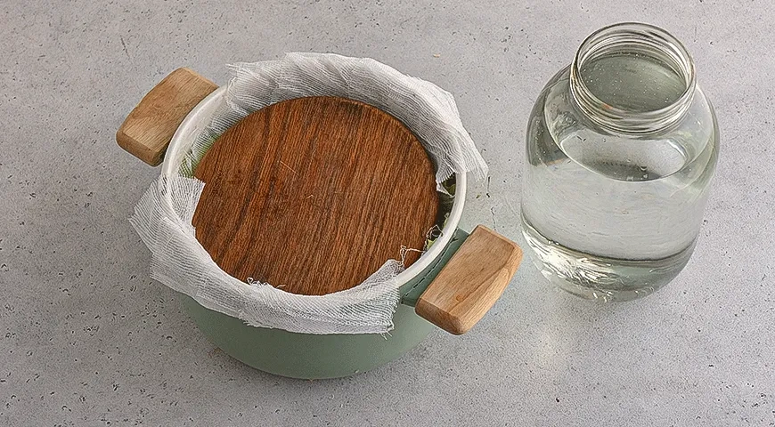 Квашеная капуста в кастрюле: шаг 4