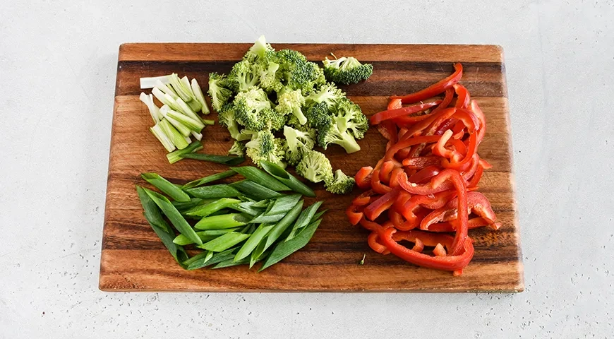 Лапша вок с курицей и овощами: шаг 4