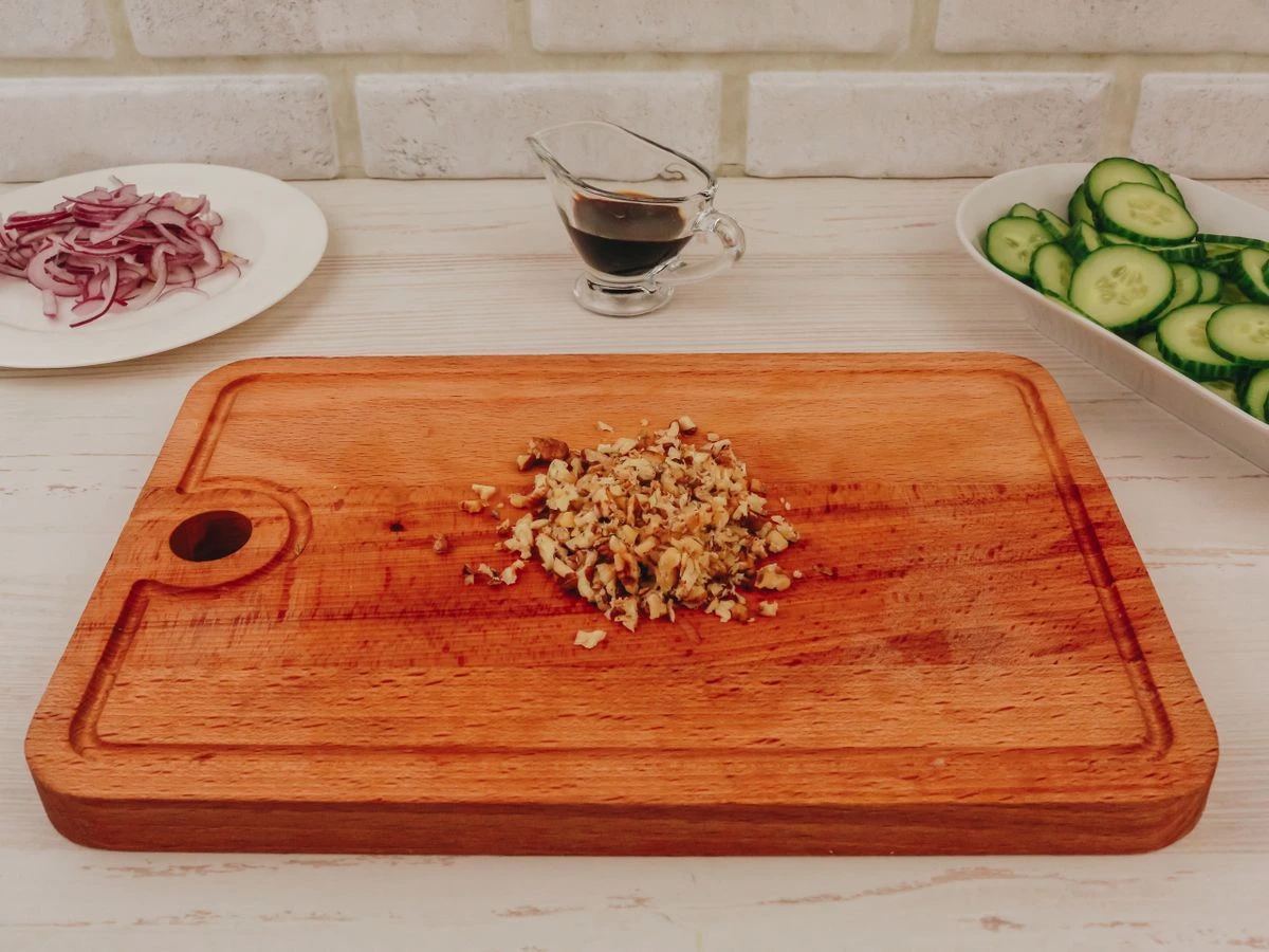 Шаг 4: Лёгкий огуречный салат