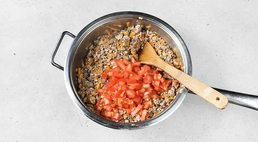 Ленивая лазанья на сковороде: шаг 4