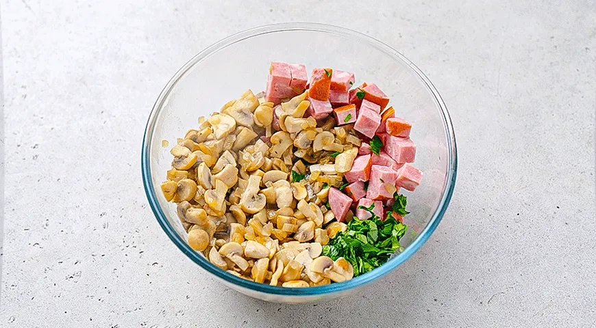 Ленивый пирог с ветчиной и грибами: шаг 4