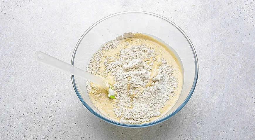 Лимонно-йогуртовый кекс с цукини: шаг 4