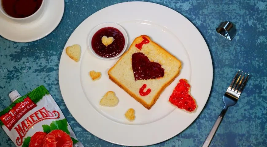 Малиновые тосты «Махеевъ» на 23 февраля: шаг 4