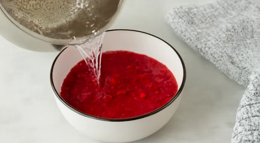 Малиновый сок на зиму: шаг 4