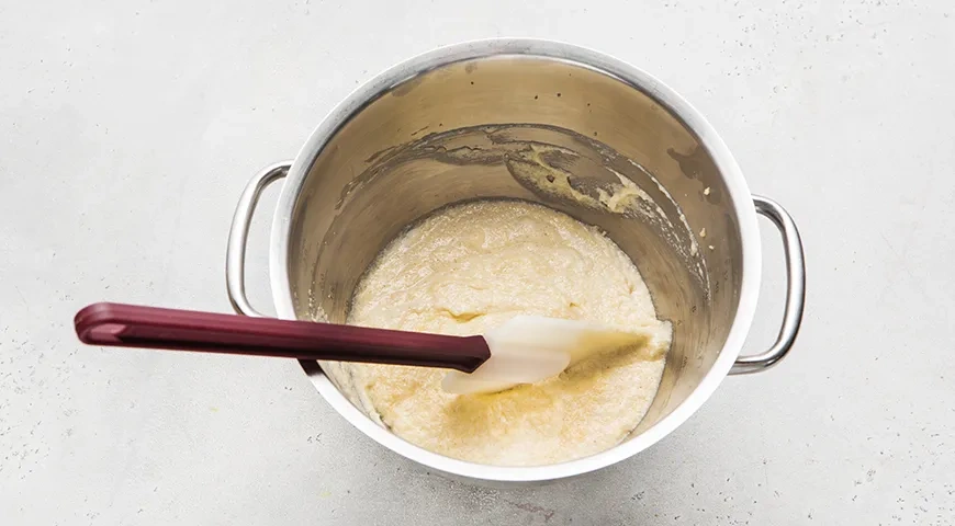 Манник на кефире с яблоками по-домашнему: шаг 4