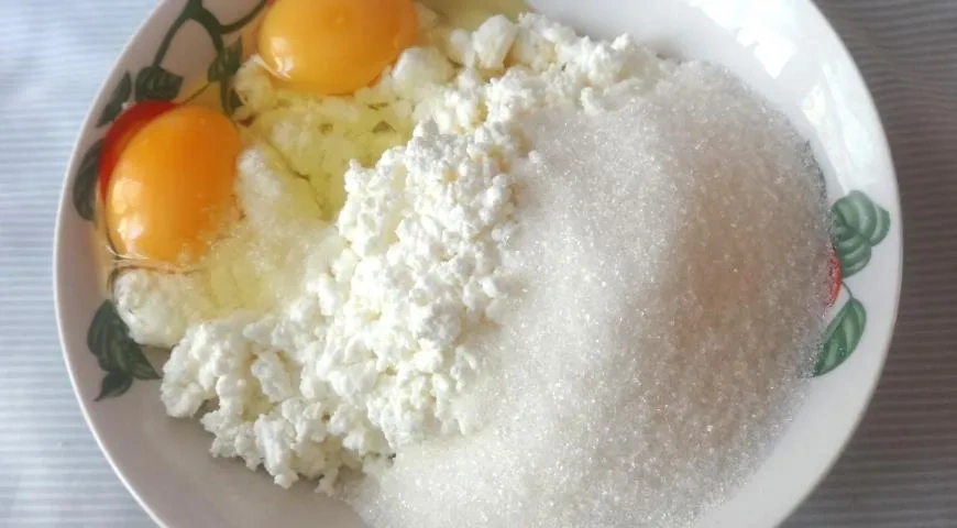 Манник с творогом и клубникой: шаг 4