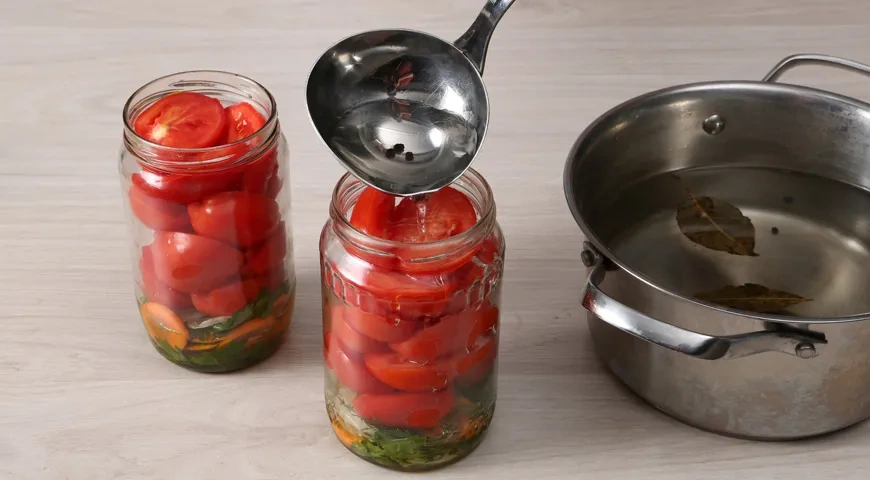 Маринованные помидоры половинками на зиму: шаг 4