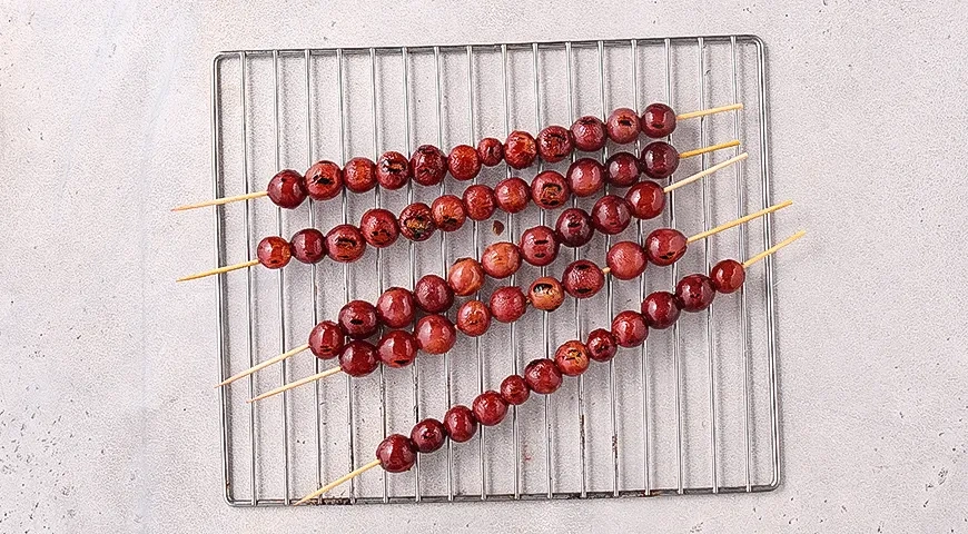 Маринованный виноград на гриле с бурратой и базиликом: шаг 4