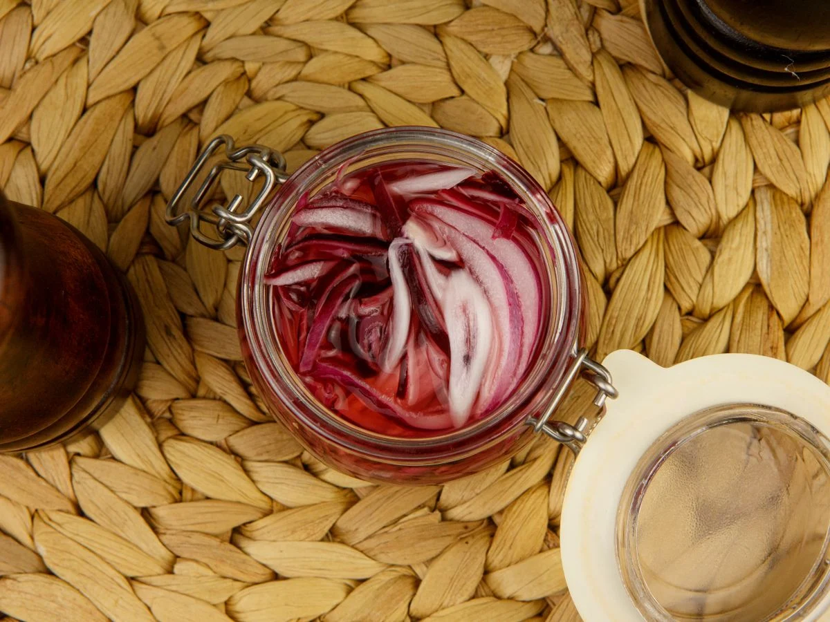 Шаг 4: Маринованный лук