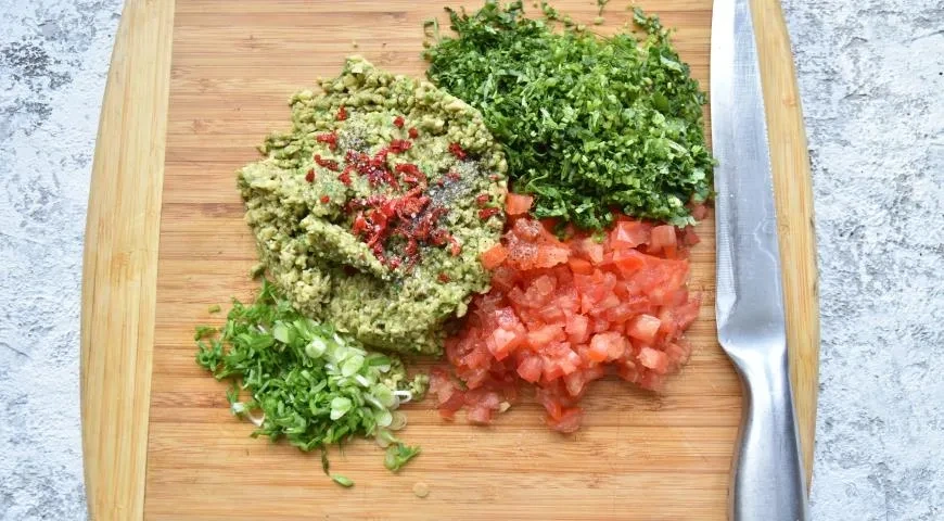 Мексиканский соус из авокадо гуакамоле: шаг 4