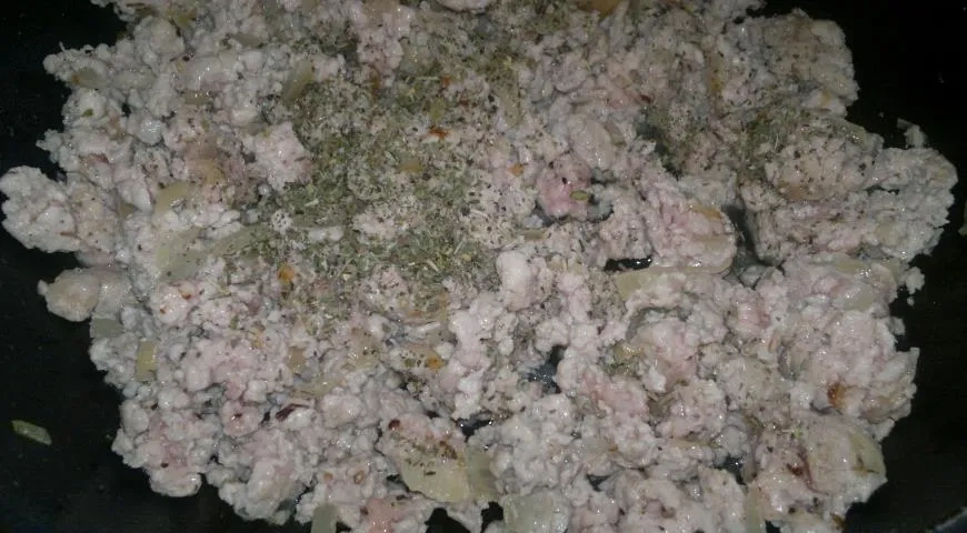 Мясная запеканка с картофелем и помидорами: шаг 4