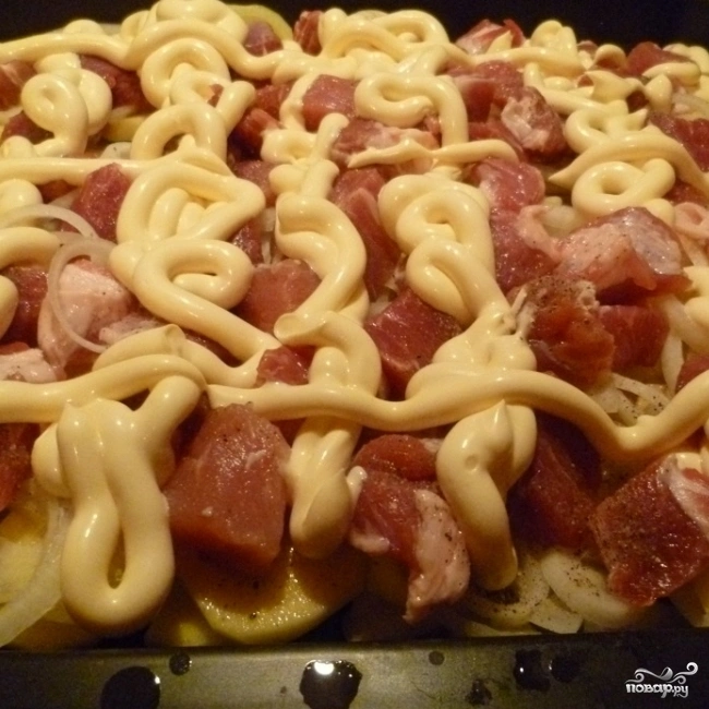 Шаг 4: Мясо пофранцузски с картофелем