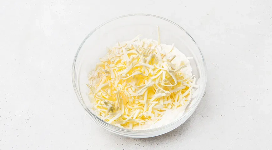 Насыпной пирог с яблоками и творожной начинкой: шаг 4