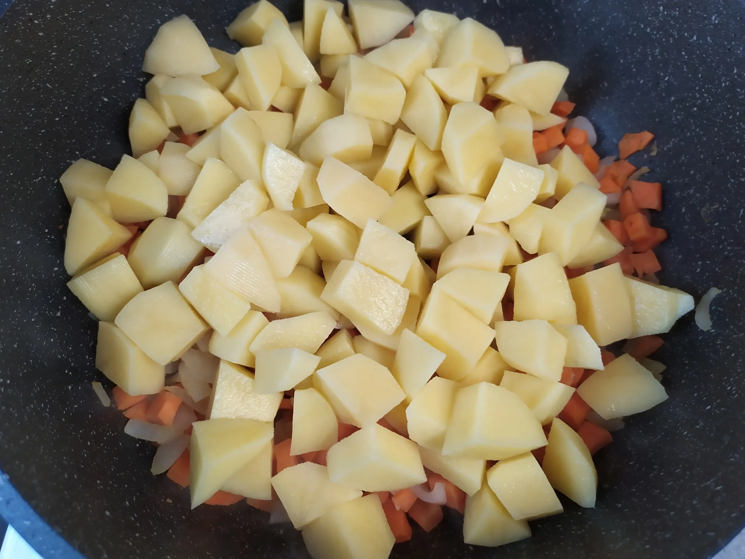 Шаг 4: Навага с картофелем и овощами