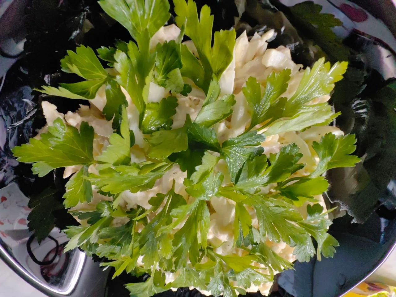 Нежный салат с кальмарами: шаг 4