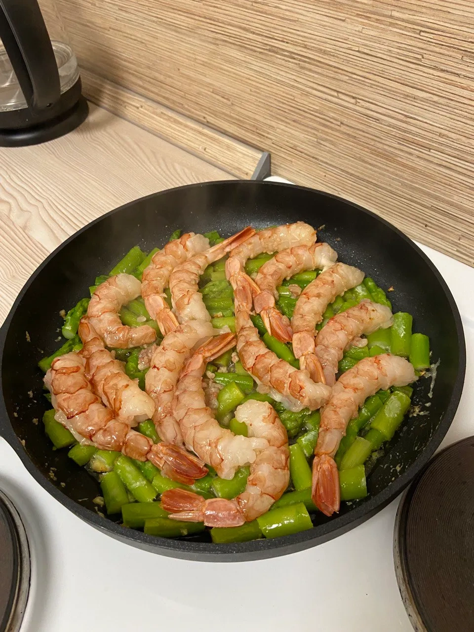 Ньокки в сливочном соусе с креветками и спаржей: шаг 4