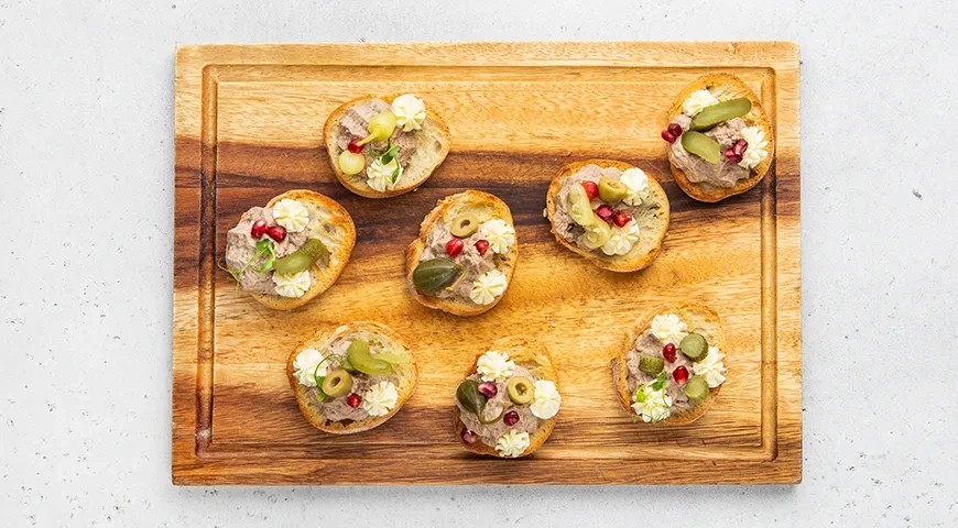 Новогодние канапе с паштетом: шаг 4