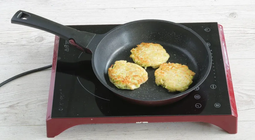 Оладьи из кабачков без яиц: шаг 4