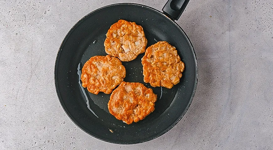 Оладьи на минеральной воде с грушей: шаг 4