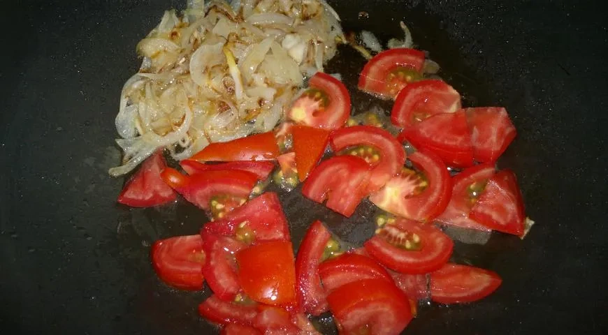 Омлет с помидорами и луком: шаг 4