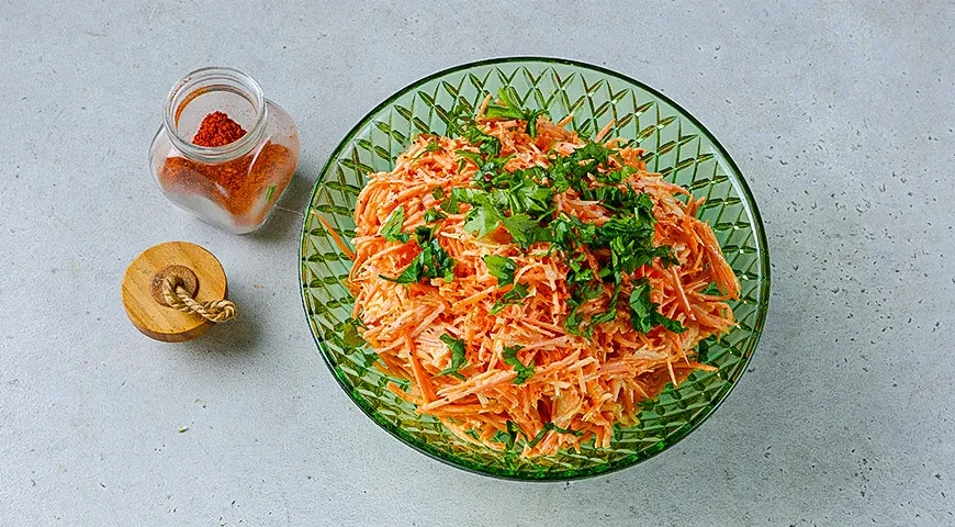 Острый морковный салат с сыром и майонезом: шаг 4