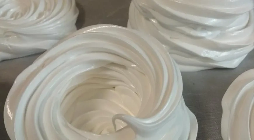 "Павлова" с лимонным курдом: шаг 4