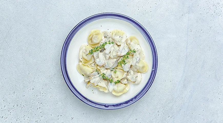 Пельмени с грибным соусом: шаг 4