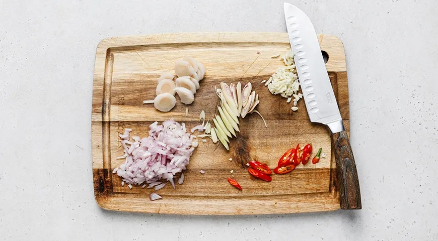 Пельмени с соусом том ям: шаг 4