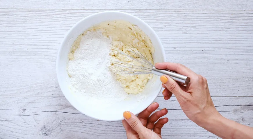 Песочный пирог с черной смородиной: шаг 4