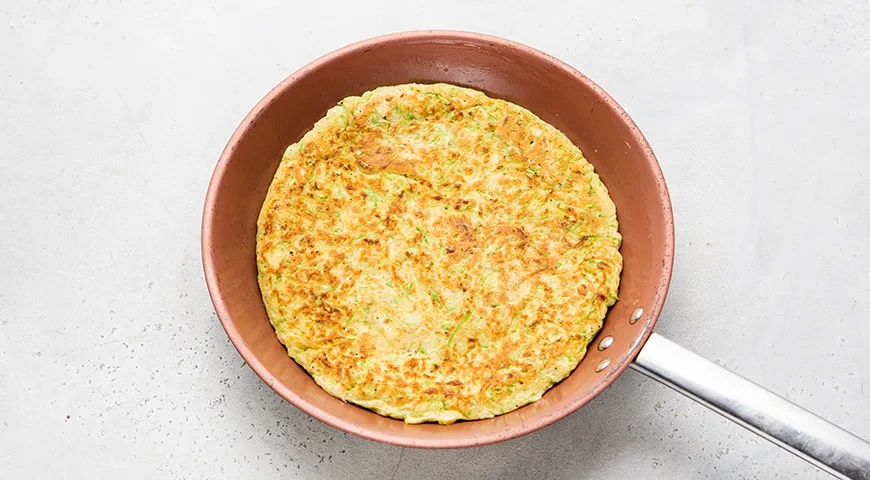 Пицца из кабачков на сковороде: шаг 4