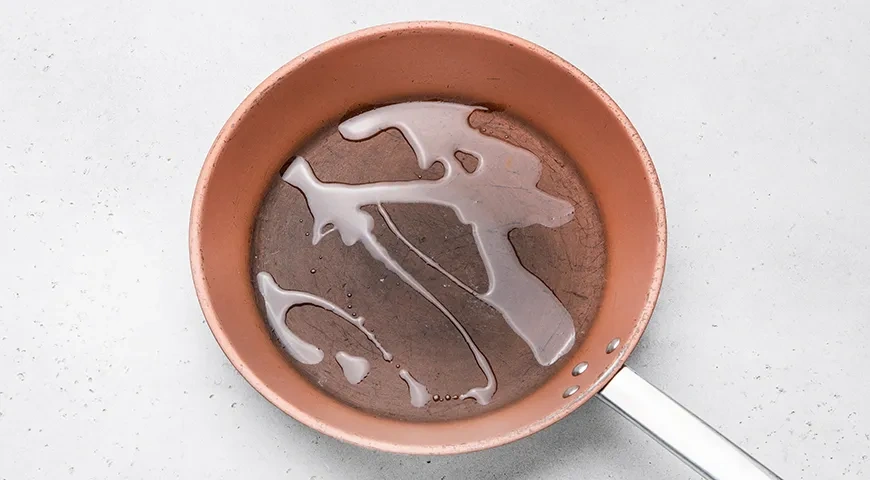 Пицца на сметане на сковороде: шаг 4