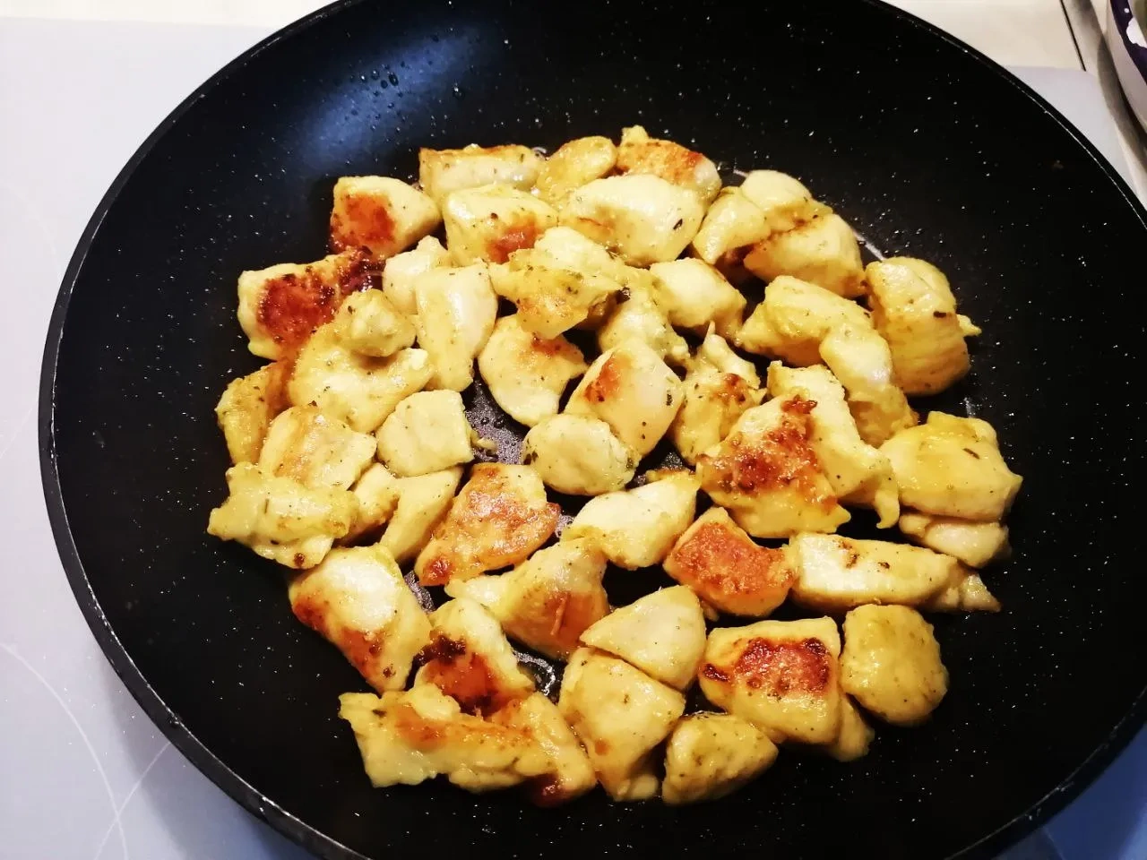 Пикантный салат с курицей и фасолью: шаг 4