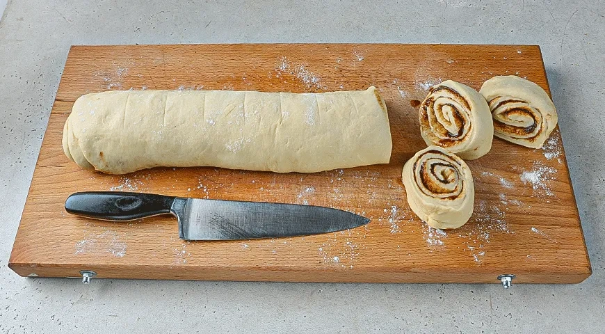 Пирог из булочек «Рождественский венок»: шаг 4