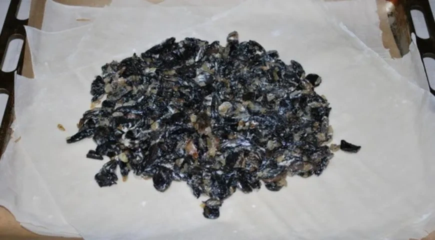 Пирог из теста фило с лесными грибами: шаг 4