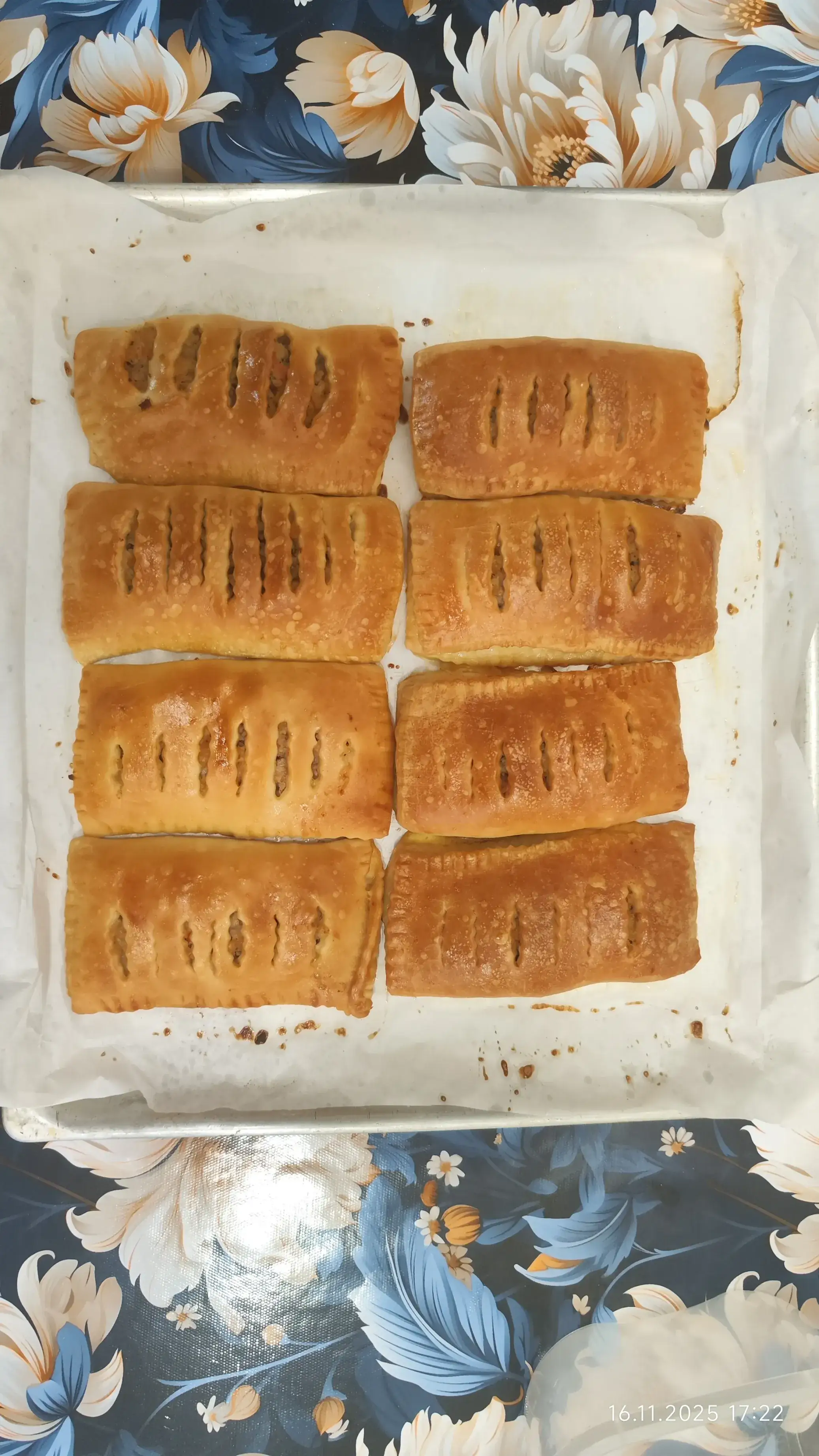 Пирожки с мясом из слоёного теста: шаг 4