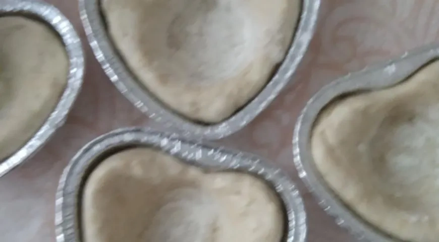 Плюшки "сердечные" с сыром и джемом Махеевъ к 14 февраля: шаг 4